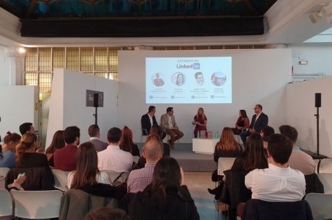 Mesa redonda. Mesa redonda.