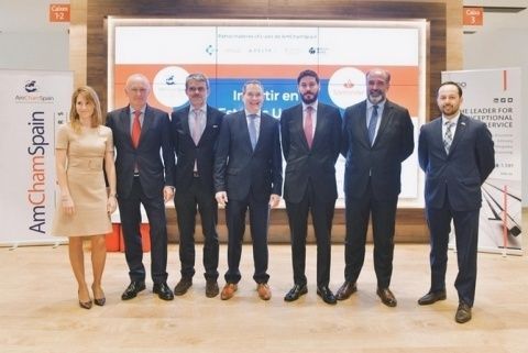 De izquierda a derecha: Alejandra Pérez, Luis J. Herrero, Jaime Malet, Robert J. Riley, Álvaro Aguado, Miguel Pelayo y Ricardo Peláez. De izquierda a derecha: Alejandra Pérez, Luis J. Herrero, Jaime Malet, Robert J. Riley, Álvaro Aguado, Miguel Pelayo y Ricardo Peláez.