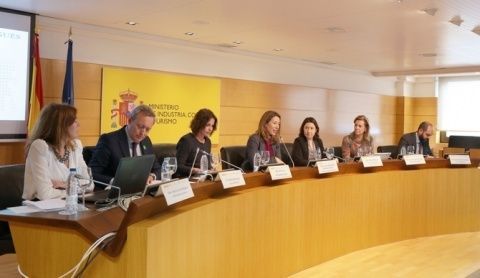 De izq. a dcha: Mar&iacute;a Luisa Bl&aacute;zquez, Vicente Bootello, Mar&iacute;a Jes&uacute;s Fern&aacute;ndez, Xiana M&eacute;ndez, Beatriz Blasco, Mar&iacute;a Coello de Portugal y Bernardo P&eacute;rez.
