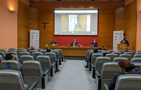 Jornada del ciclo “La persona en el centro”. Jornada del ciclo “La persona en el centro”.