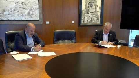La rúbrica del acuerdo de colaboración. La rúbrica del acuerdo de colaboración.