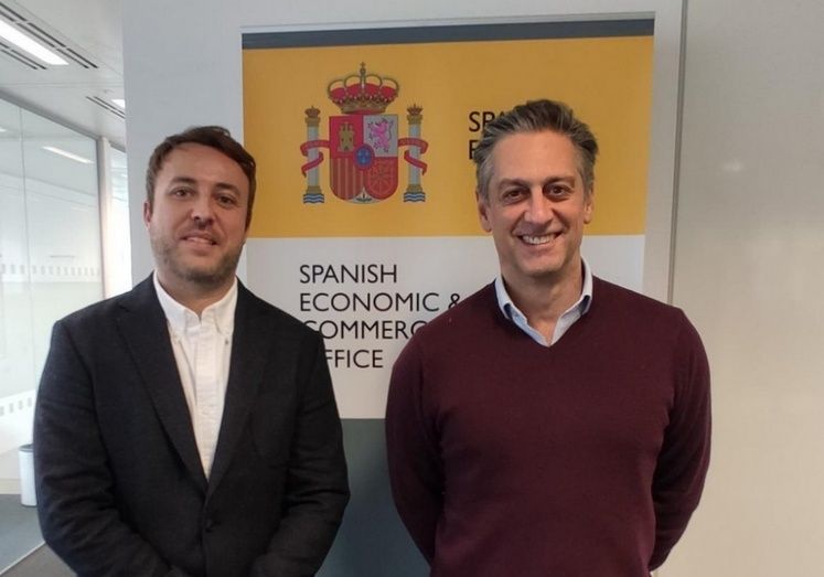 Sergio Esteve de Miguel, cofundador y co-CEO de Bigle Legal, y Jorge Postigo Imaz, Jefe del Departamento de Industriales y Servicios de la embajada espa&ntilde;ola en Londres.