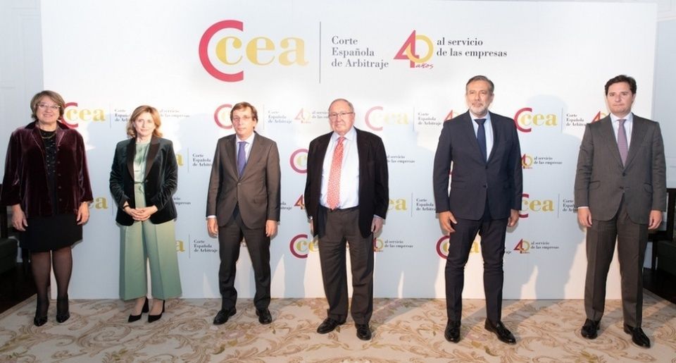 De izquierda a derecha: Inmaculada Riera, Elena Otero-Novas, Jos&eacute; Luis Mart&iacute;nez-Almeida, Jos&eacute; Luis Bonet, Enrique L&oacute;pez y Adolfo Diaz Ambrona.