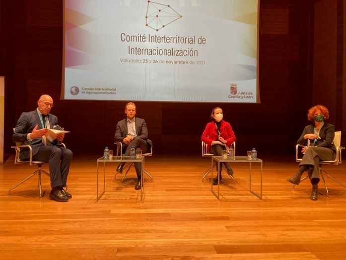 La reunión del Consejo se ha llevado a cabo en forma presencial. La reunión del Consejo se ha llevado a cabo en forma presencial.