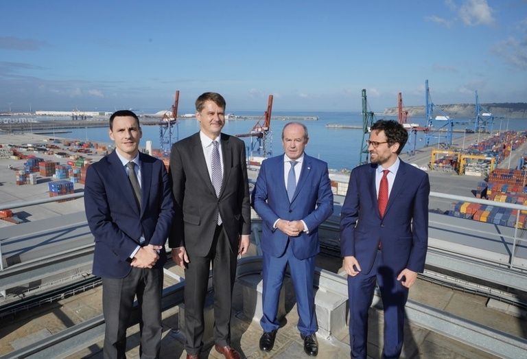 La visita del embajador brit&aacute;nico al Puerto de Bilbao.