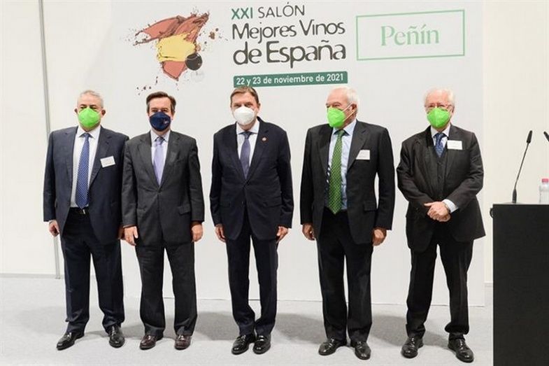 El ministro Planas en el XXI Salón de los Mejores Vinos de España. El ministro Planas en el XXI Salón de los Mejores Vinos de España.