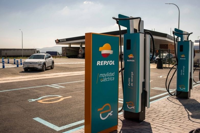 Punto de recarga Repsol.