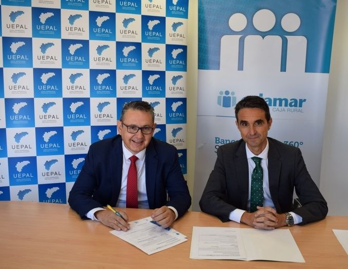 La firma del convenio. La firma del convenio.