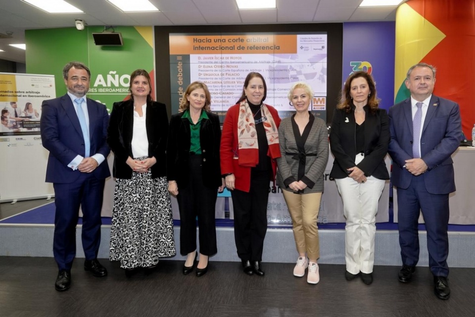 Narciso Casado, secretario permanente de CEIB, junto al resto de los participantes en la jornada sobre arbitraje internacional en Iberoamérica. Narciso Casado, secretario permanente de CEIB, junto al resto de los participantes en la jornada sobre arbitraje internacional en Iberoamérica.