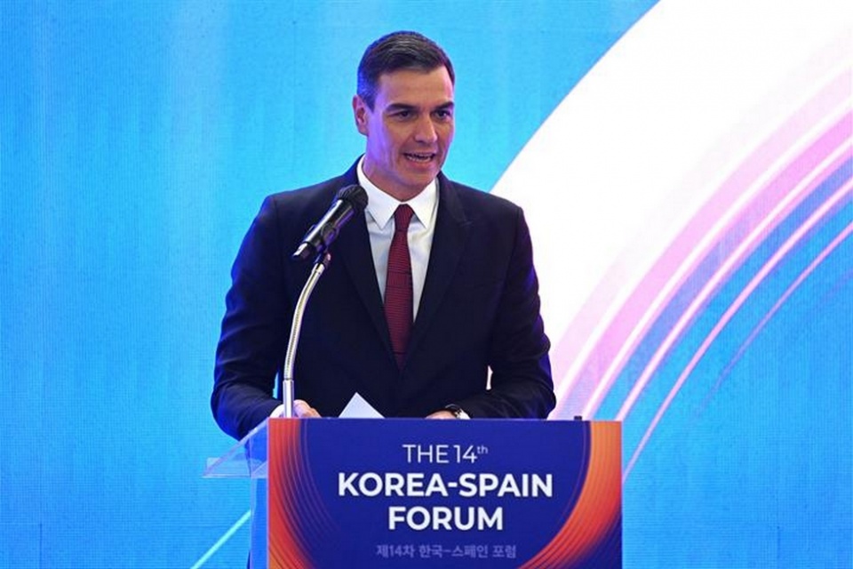 El presidente del Gobierno, Pedro Sánchez, interviene en el acto de clausura de la XIV Tribuna España-Corea. | Pool Moncloa/Borja Puig de la Bellacasa El presidente del Gobierno, Pedro Sánchez, interviene en el acto de clausura de la XIV Tribuna España-Corea. | Pool Moncloa/Borja Puig de la Bellacasa