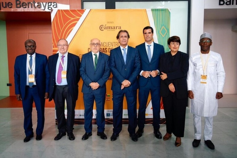 El objetivo del Encuentro ha sido promover el acercamiento entre las estructuras camerales españolas y africanas para establecer relaciones sólidas. El objetivo del Encuentro ha sido promover el acercamiento entre las estructuras camerales españolas y africanas para establecer relaciones sólidas.