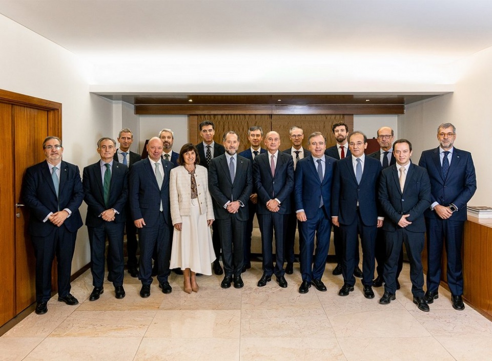 Integrantes de los equipos directivos de EuroBic y ABANCA que han participado en la operación. Integrantes de los equipos directivos de EuroBic y ABANCA que han participado en la operación.