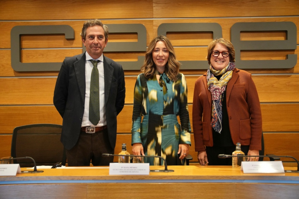 Íñigo Fernández de Mesa, Xiana Méndez e Inmaculada Riera en la inauguración del Encuentro Empresarial España-Honduras. Íñigo Fernández de Mesa, Xiana Méndez e Inmaculada Riera en la inauguración del Encuentro Empresarial España-Honduras.