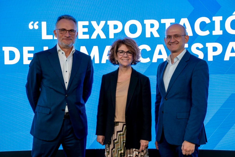 El director general Corporativo de Lidl Espa&ntilde;a, Ferran Figueras junto a Elisa Garc&iacute;a, directora ejecutiva de ICEX-Invest in Spain; y Jos&eacute; Miguel Herrero, director general de la Industria Alimentaria del Ministerio de Agricultura, Pesc