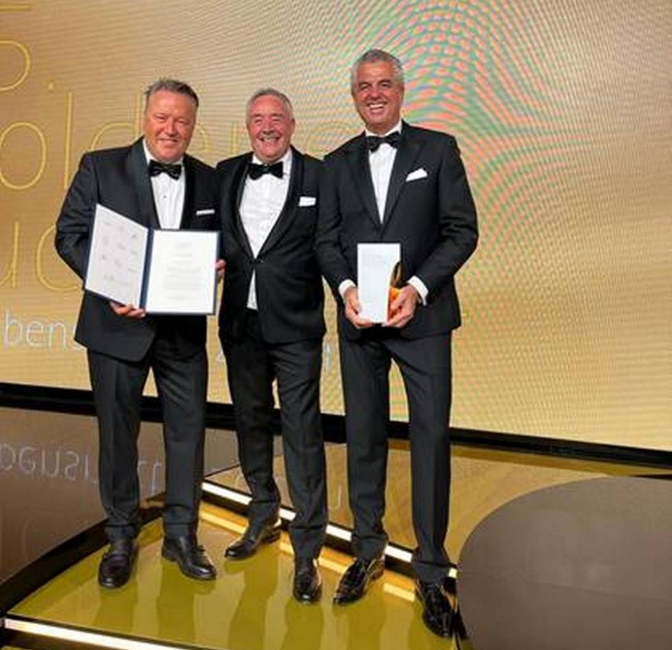 De izquierda a derecha, Armin Rehberg (CEO SanLucar), Hannes Feneberg (encargado del discurso tributo a SanLucar) y Stephan R&ouml;tzer (fundador y propietario de la marca premium de fruta y verdura)