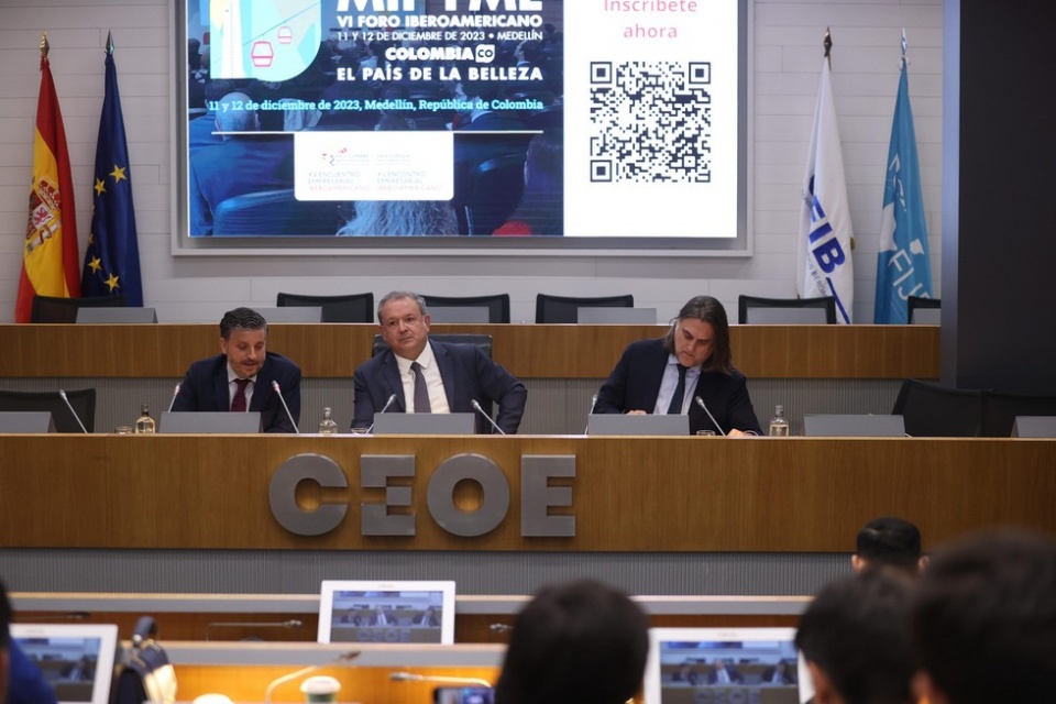 Antonio Magraner, Narciso Casado y Jaume Gaytán durante la clausura del Congreso de FIJE en CEOE. Antonio Magraner, Narciso Casado y Jaume Gaytán durante la clausura del Congreso de FIJE en CEOE.