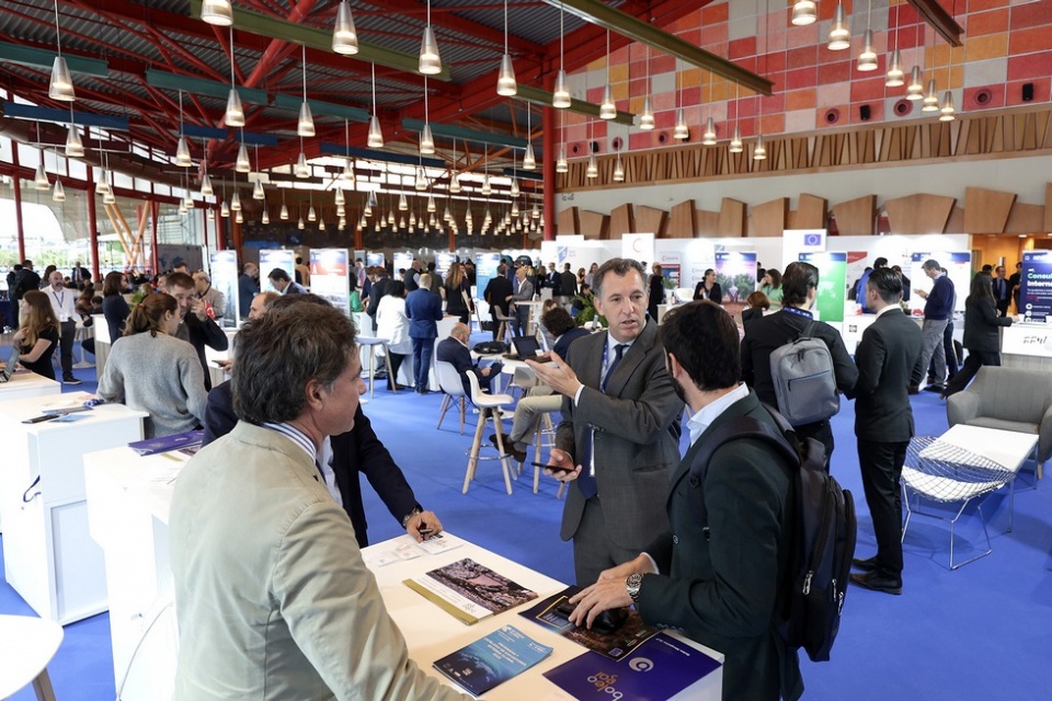 Stands Global 2022. Stands Global 2022.