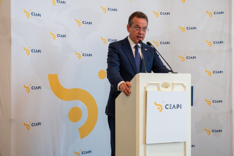 El ministro de Industria, Comercio y MIPYMES de la Rep&uacute;blica Dominicana, Ito Bison&oacute;, en un encuentro empresarial de CEAPI.