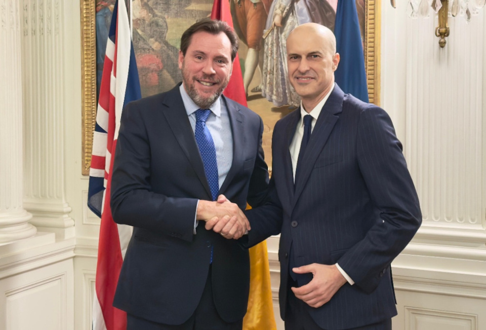 El Ministro de Transportes y Movilidad Sostenible, Óscar Puente con Víctor Jiménez, en Londres. El Ministro de Transportes y Movilidad Sostenible, Óscar Puente con Víctor Jiménez, en Londres.