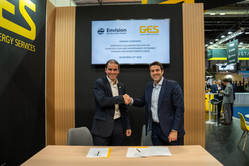 Jos&eacute; Luis Garc&iacute;a Donoso, director general de GES (a la izquierda), y Carlos Fornes, director de Envision en Espa&ntilde;a.