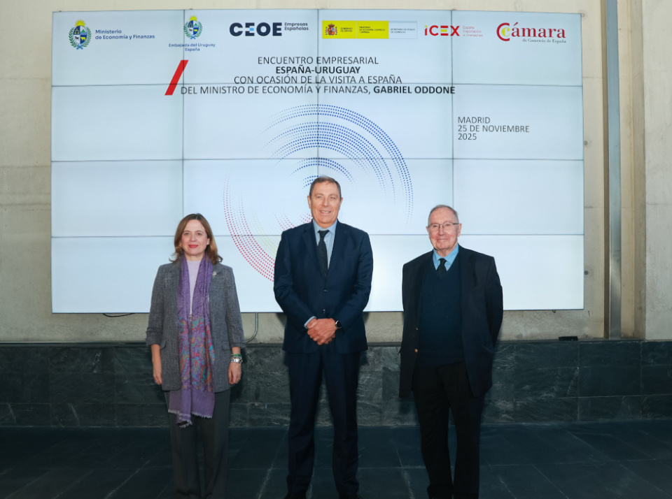 Amparo López Senovilla, Gabriel Oddone y José Luis Bonet. Amparo López Senovilla, Gabriel Oddone y José Luis Bonet.
