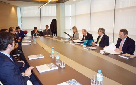 La firma del convenio entre Grupo Cajamar, ICO, BEI y FEI.
