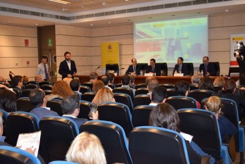 Han asistido a la Jornada un centenar de empresarios.
