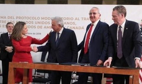 La firma se llevó a cabo en el Palacio Nacional en México. La firma se llevó a cabo en el Palacio Nacional en México.