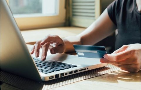 Los consumidores demandan que la interacción con las marcas sea rápida, personalizada y efectiva en cualquier momento y lugar. Los consumidores demandan que la interacción con las marcas sea rápida, personalizada y efectiva en cualquier momento y lugar.