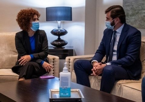 La presidenta de Diputaci&oacute;n y el presidente de la C&aacute;mara de Comercio de Huelva.