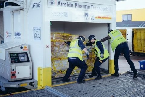 DHL está óptimamente equipado y preparado para el suministro mundial de vacunas contra la COVID-19. DHL está óptimamente equipado y preparado para el suministro mundial de vacunas contra la COVID-19.