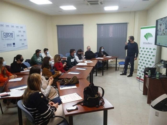 Los empresarios asistieron en la sede de CEOE CEPYME Cuenca a la charla del experto F&eacute;lix Pedroche para multiplicar las opciones de sus negocios.