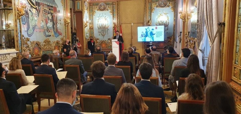 El consejero de Econom&iacute;a, Hacienda y Empleo ha entregado los diplomas a los alumnos del Programa de T&eacute;cnicos de Comercio Exterior.