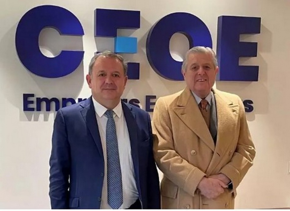 CEIB El secretario permanente de CEIB, Narciso Casado (izda.), con el embajador de Per&uacute; en Espa&ntilde;a, el excanciller &Oacute;scar Ma&uacute;rtua