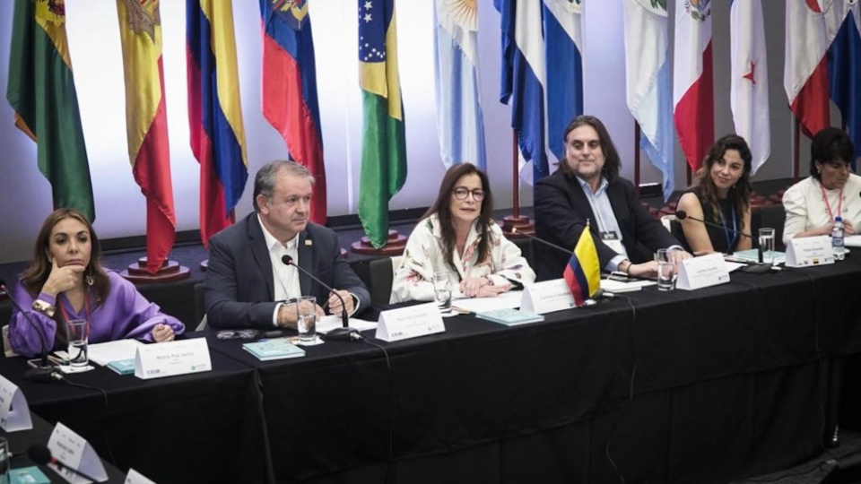 Inauguración de la reunión entre el sector público y privado en la primera jornada del Foro Mipyme. Inauguración de la reunión entre el sector público y privado en la primera jornada del Foro Mipyme.