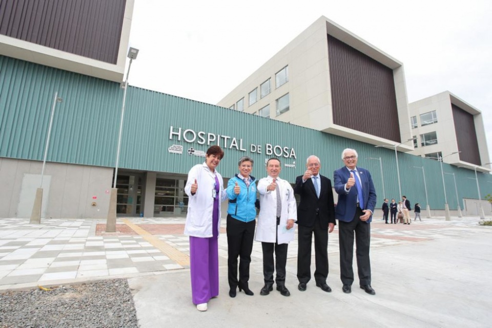 El presidente de COFIDES, Jos&eacute; Luis Curbelo, en la inauguraci&oacute;n del Hospital de Bosa, construido por Grupo Ortiz, y que ha contado con la colaboraci&oacute;n de COFIDES.