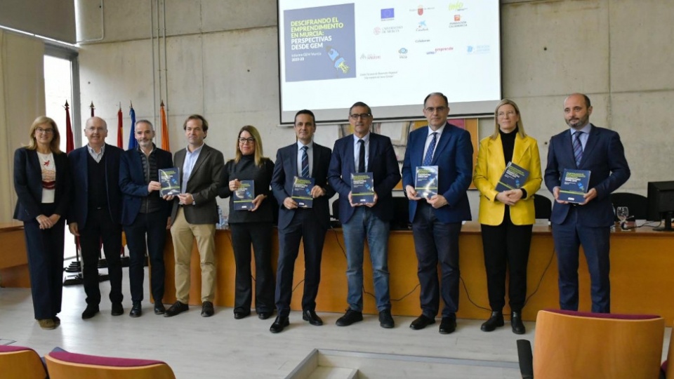 El director del Info participa en la presentaci&oacute;n del informe GEM 22/23.