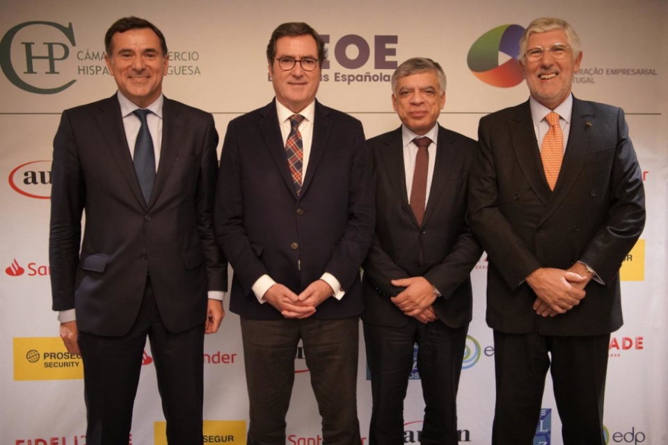 Los presidentes de CEOE y CIP junto al embajador y el presidente de la C&aacute;mara Hispano-Portuguesa.