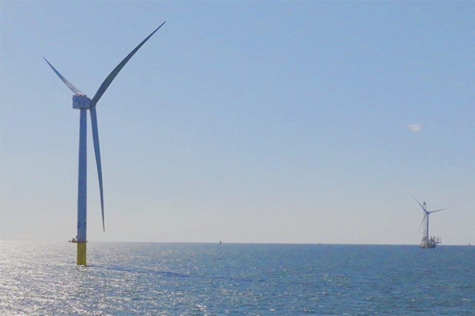 El parque Vineyard Wind 1 se encuentra a 15 millas (unos 24 km) al sur de Martha's Vineyard y a 34 millas (unos 55 km) al sur de la pen&iacute;nsula de Cape Cod.