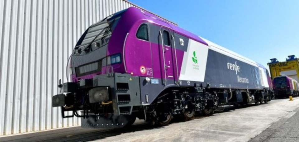 Renfe, locotomora de mercanc&iacute;as.