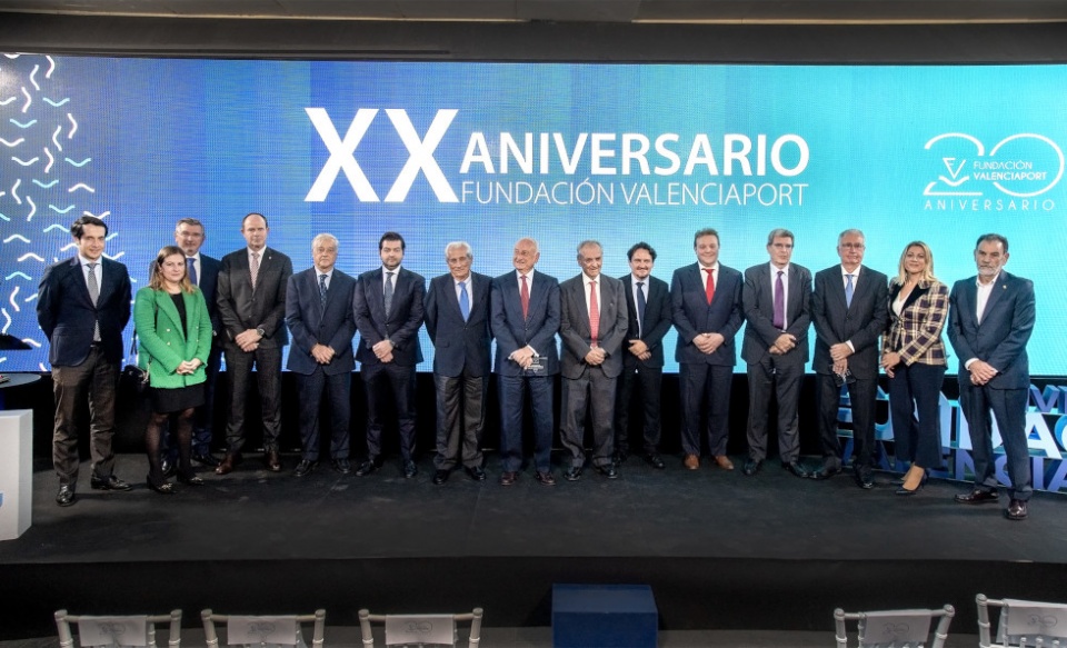 Imagen de los ponentes, premiados y miembros del patronato de la Fundaci&oacute;n Valenciaport.
