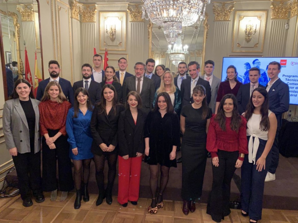 Los TCE reciben formación especializada en comercio internacional, marketing internacional, gestión de aduanas y logística. Los TCE reciben formación especializada en comercio internacional, marketing internacional, gestión de aduanas y logística.