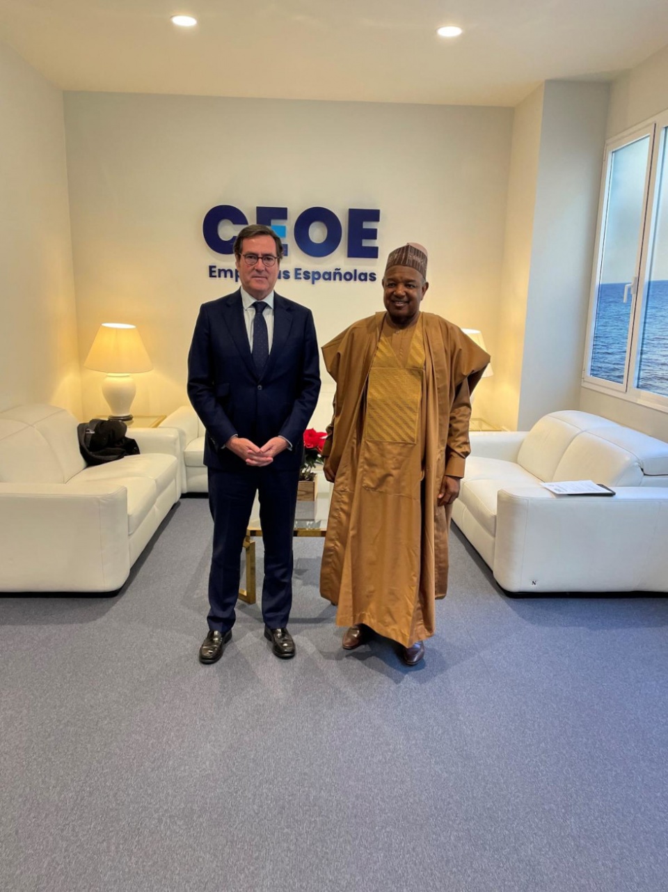 Antonio Garamendi, presidente de CEOE, y Abubakar Atiku Bagudu, ministro de Presupuesto y Planificaci&oacute;n Econ&oacute;mica del gobierno de Nigeria.
