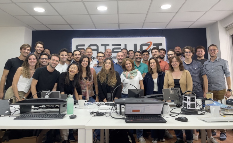 Equipo Sateliot. Equipo Sateliot.