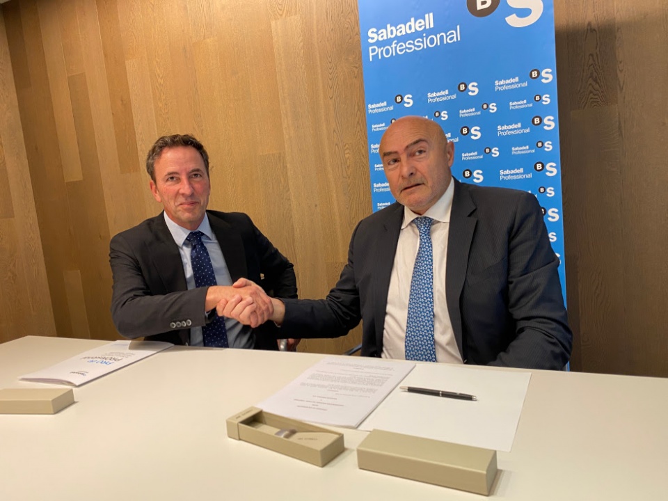 Carlos Ventura, Director General y Director de Banca de Empresas y Red de Banco Sabadell; y Jos&eacute; Mar&iacute;a Torres, presidente de CONPYMES.